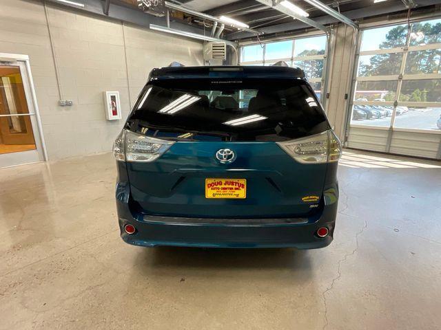 2011 toyota sienna se