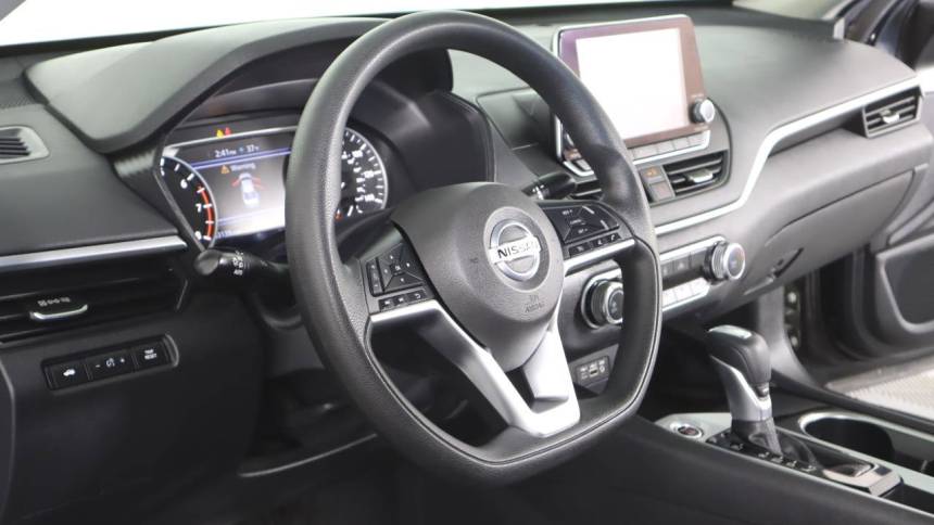 2021 nissan altima sv