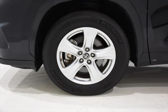 2024 toyota highlander le
