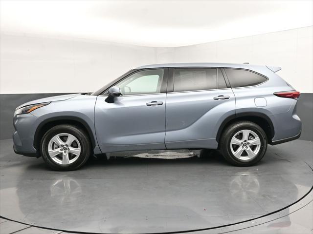 2022 toyota highlander le