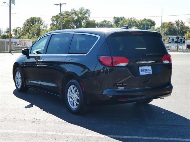 2023 chrysler voyager lx