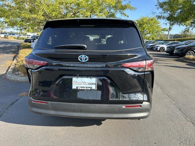 2022 toyota sienna le