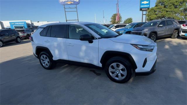 2024 toyota rav4 le