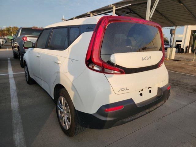 2022 kia soul lx