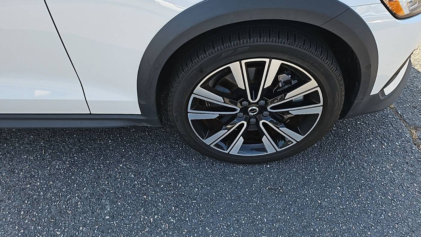 2021 volvo v60 cross country t5