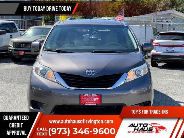 2013 toyota sienna le