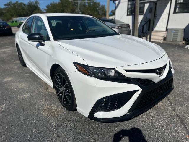 2022 toyota camry se