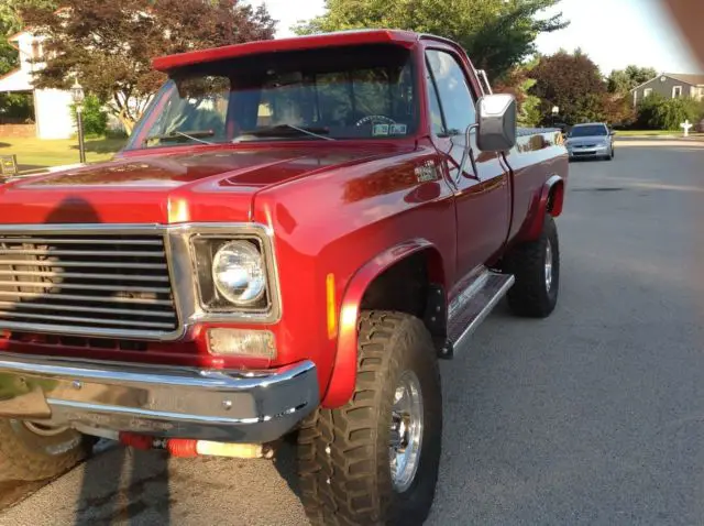 1977 chevy 4 x 4 custom pick up truck