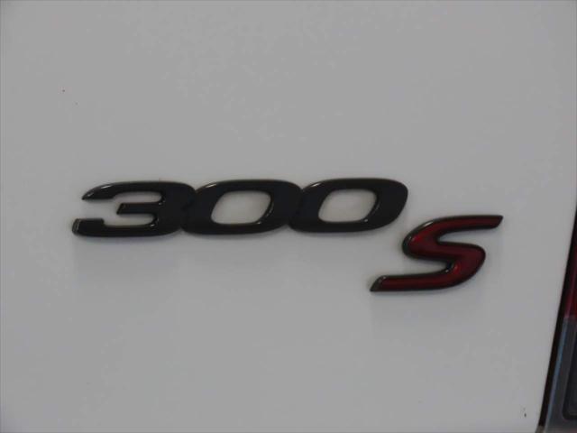 2022 chrysler 300 s