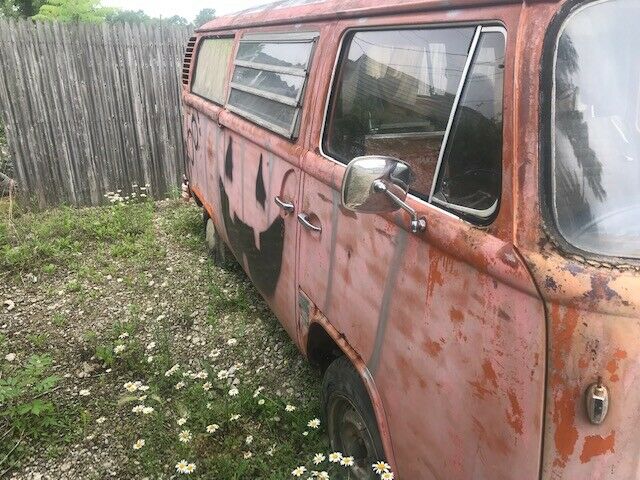 1973 volkswagen bus/transporter needs restoration or for parts