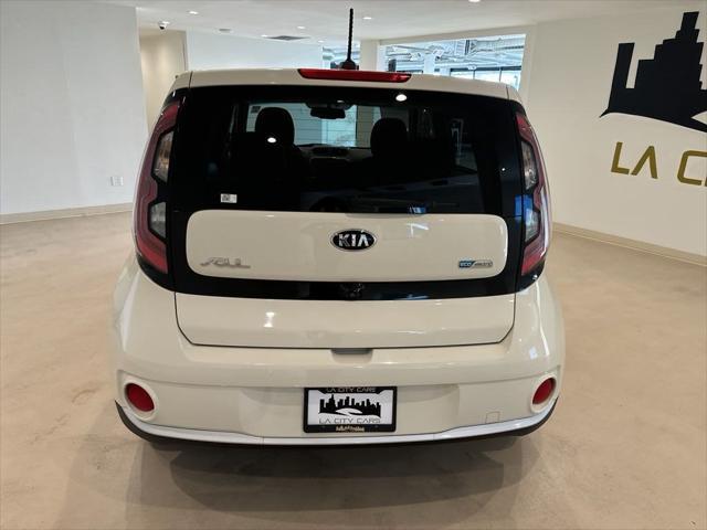 2017 kia soul ev base