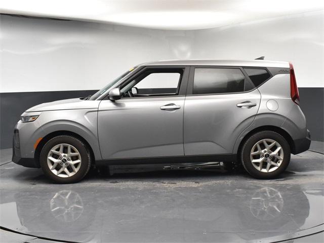 2022 kia soul lx