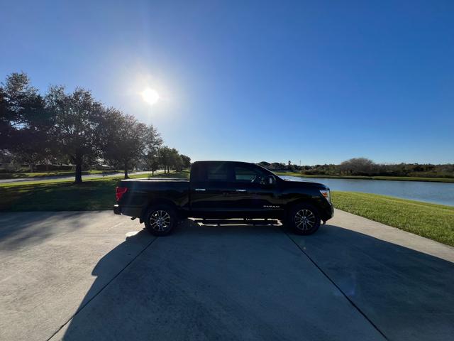 2021 nissan titan sv