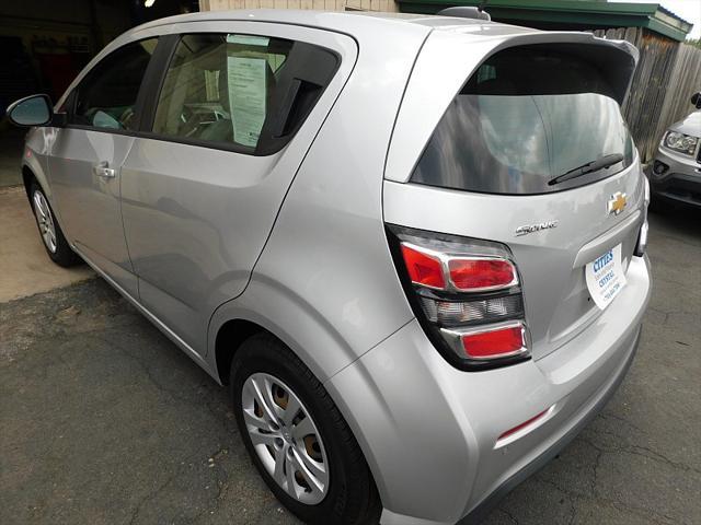 2020 chevrolet sonic fwd hatchback 1fl 5-door