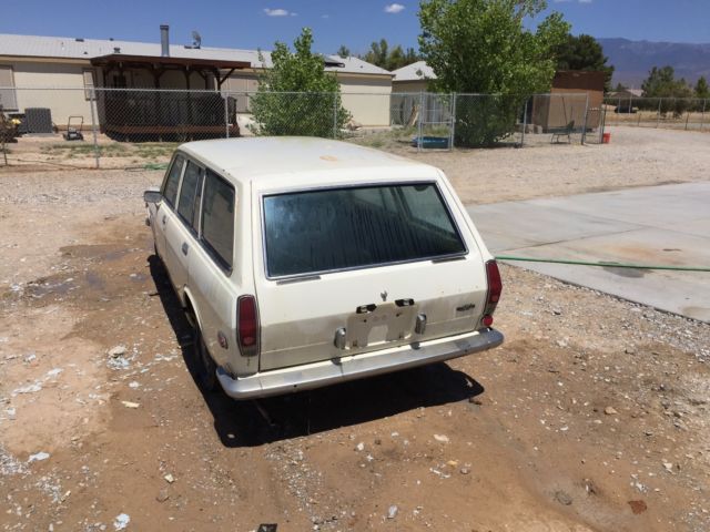 1971 datsun 510 wagon (barn find)