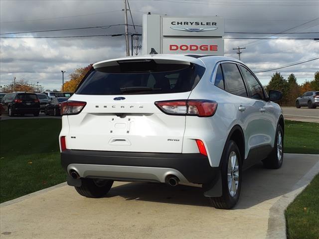 2022 ford escape se