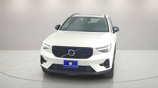2025 Volvo XC40