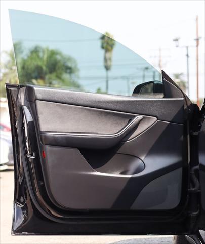 2021 tesla model y standard range rear-wheel drive