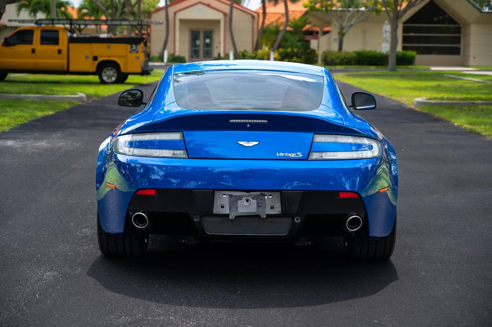 aston martin vantage