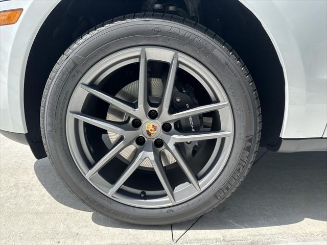 2024 porsche macan t