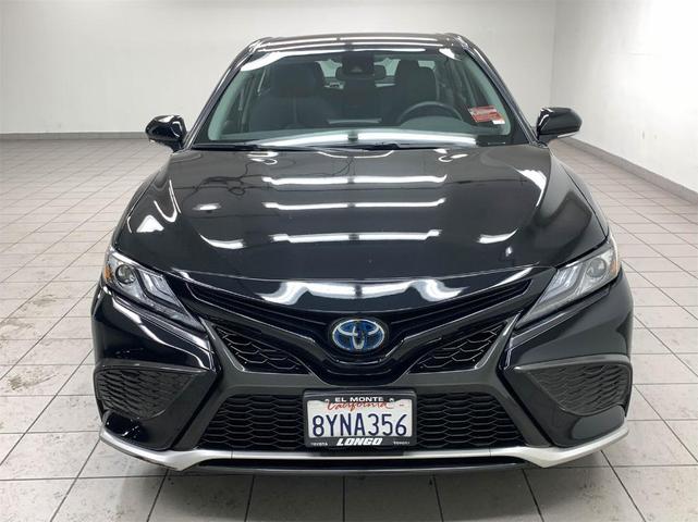 2022 toyota camry hybrid xse