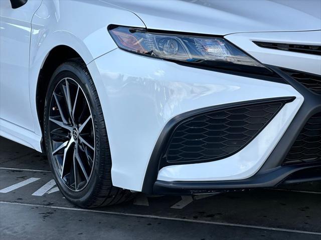 2022 toyota camry se