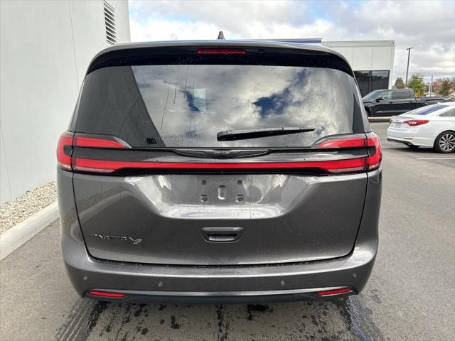 2023 chrysler pacifica touring l