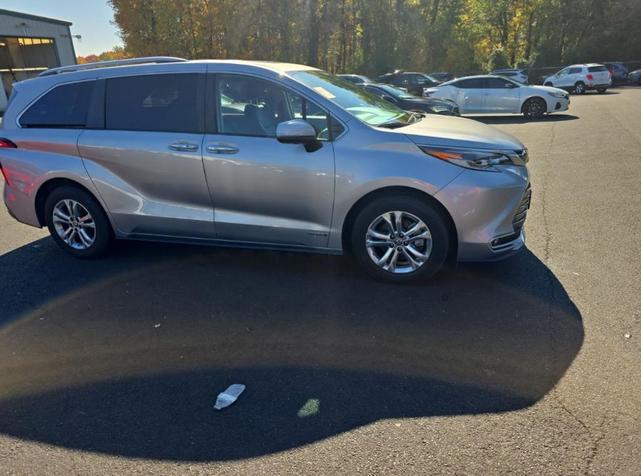 2021 toyota sienna l