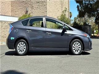 2014 Toyota Prius plug-in base