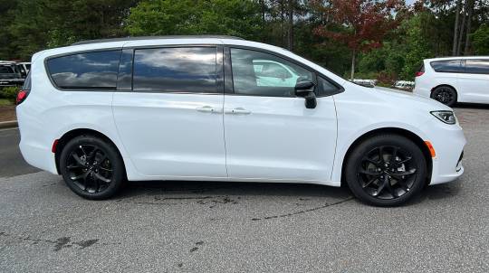 2024 Chrysler Pacifica