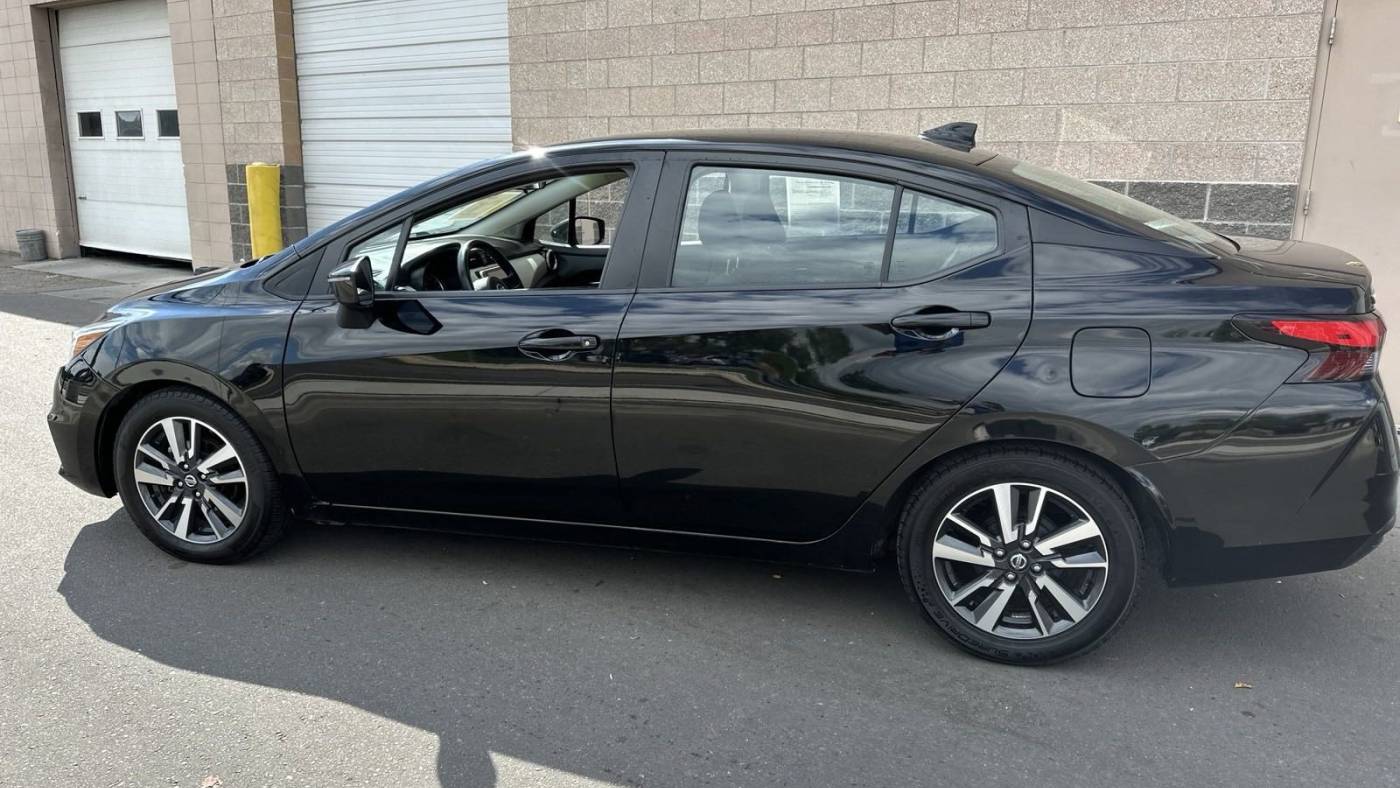 2021 nissan versa sv