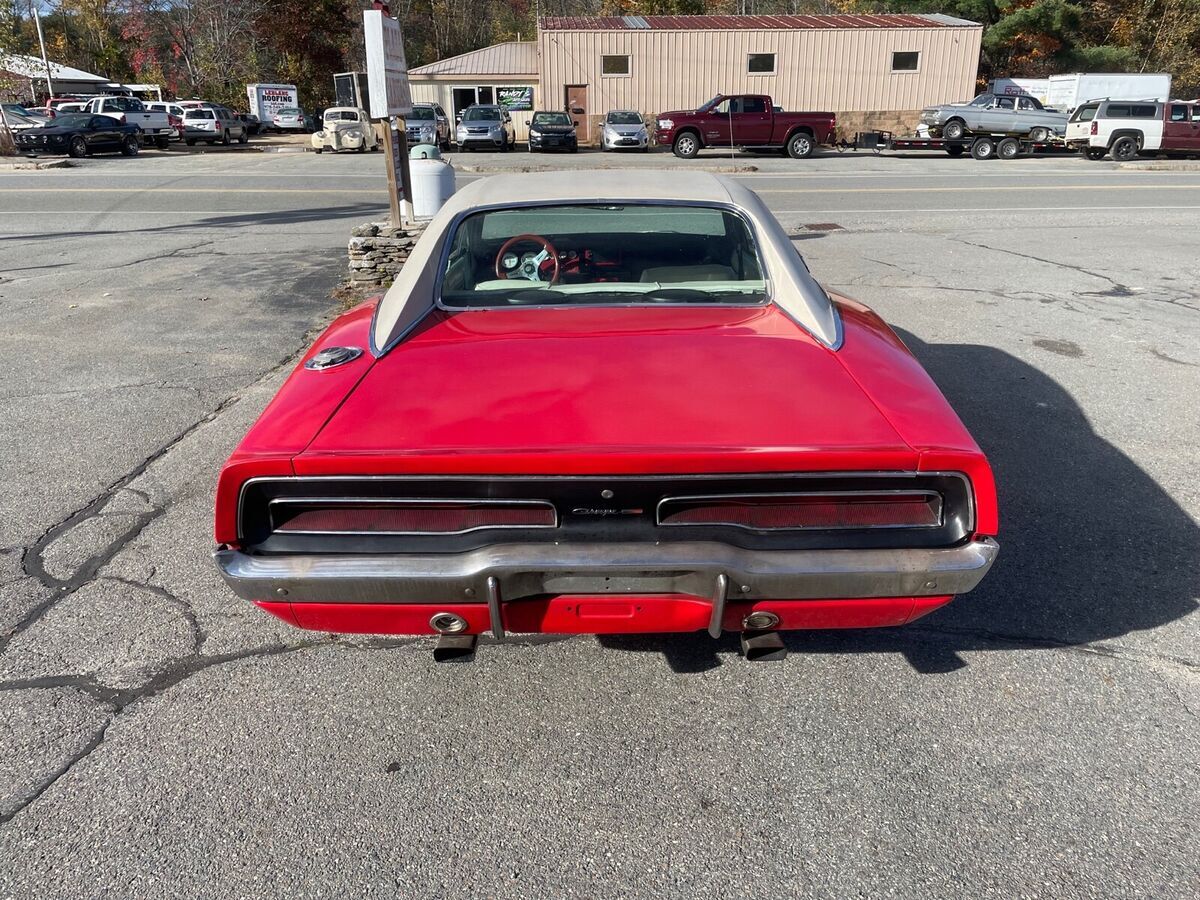 1968 dodge charger red rwd automatic s.e