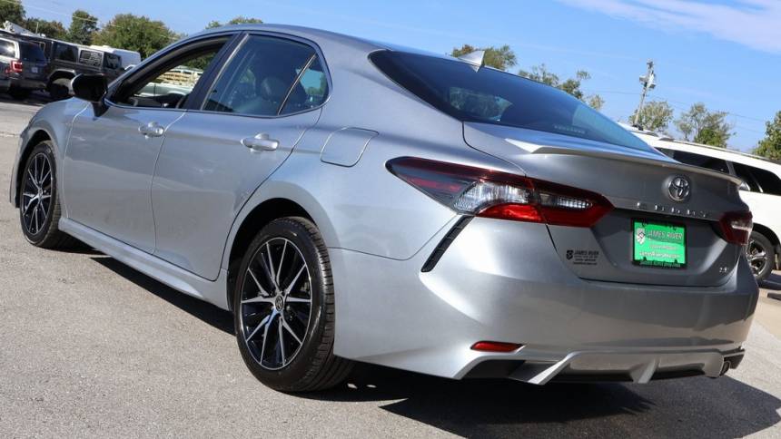 2022 toyota camry se