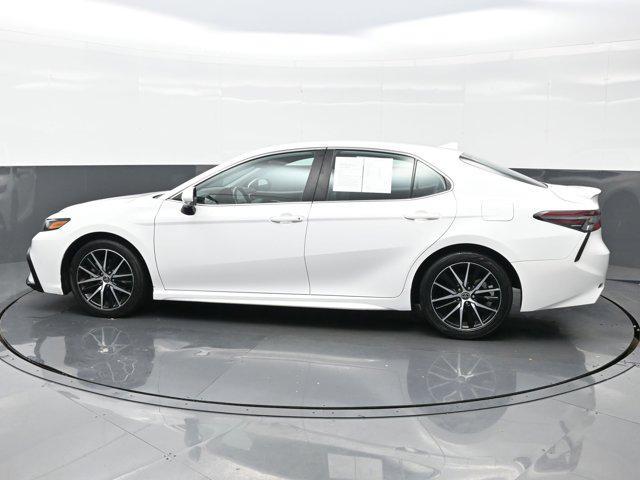 2022 toyota camry se