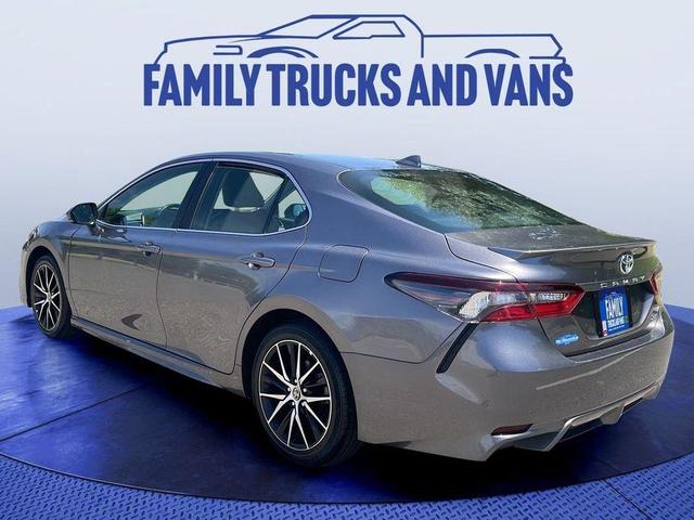 2022 toyota camry se