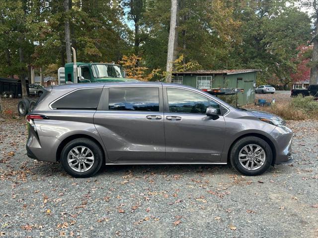 2021 toyota sienna le