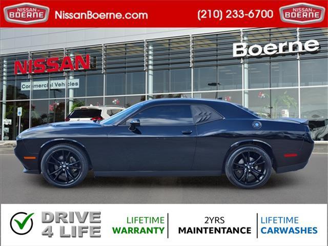 2017 dodge challenger sxt