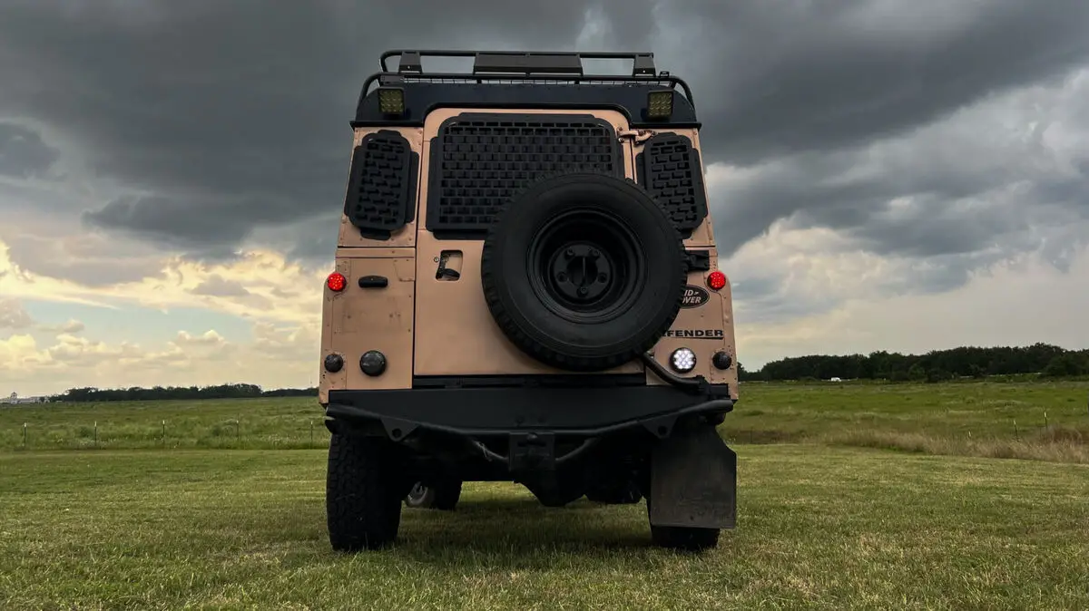 beautifully done 1988 land rover defender 110
