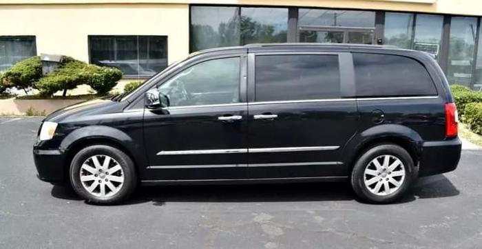 2012 chrysler town & country touring-l minivan 4d in crestwood, illinois