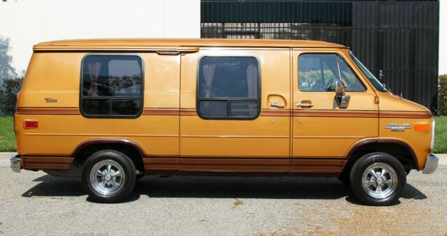 california original, 1985 chevrolet g20, "survivor" 100% rust free (310)259-5383