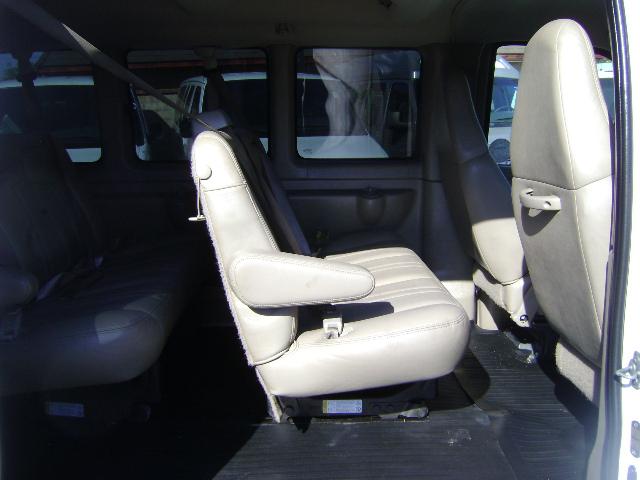 2005 chevrolet express 3500 ls wagon