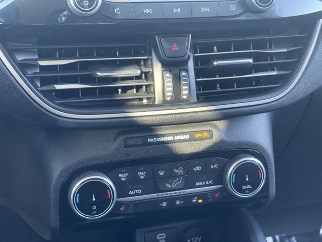 2022 ford escape se