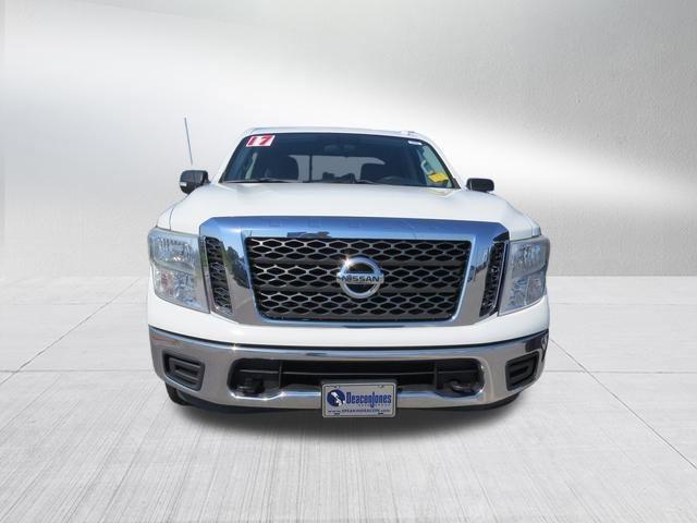 2017 nissan titan sv