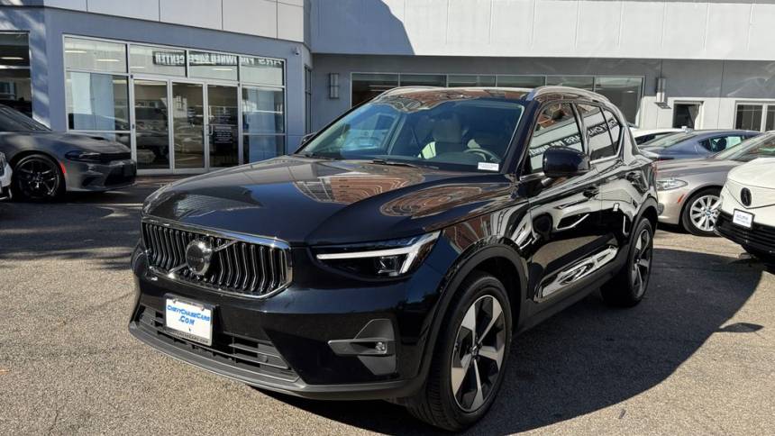 2024 volvo xc40 b5 plus bright theme