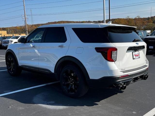 2022 ford explorer st