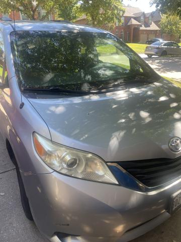 2012 toyota sienna le