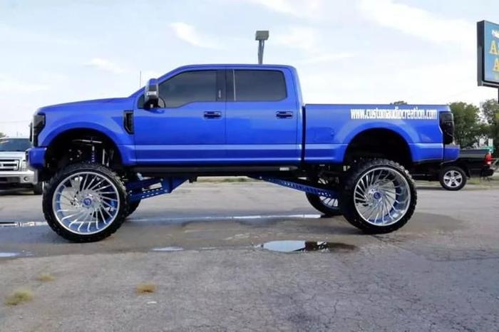 2022 ford f250 super duty crew cab lariat pickup 4d 6 3/4 ft in blue springs, missouri