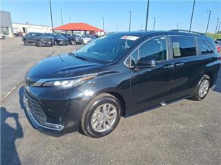 2023 Toyota Sienna xle 8-passenger