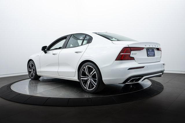 2022 volvo s60 recharge plug-in hybrid t8 r-design expression