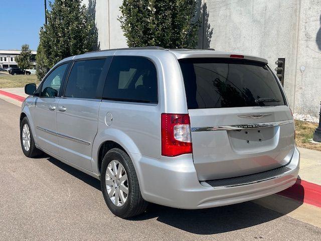 2012 chrysler town & country touring